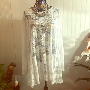 White Lace Top 🥂